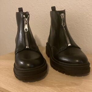 Size 7 Black Ankle boots with zipper.